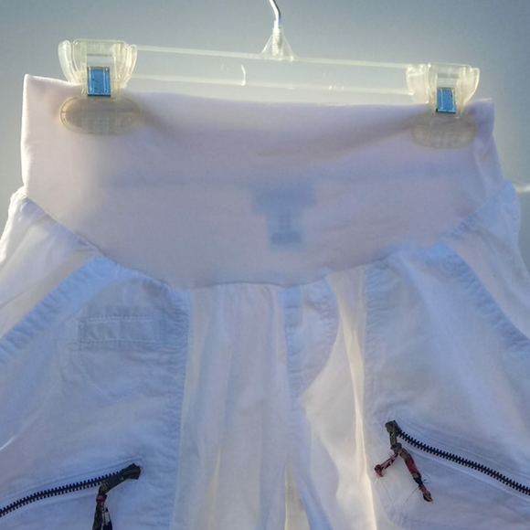 White Shorts Maternity Motherhood Size Medium - Picture 3 of 11